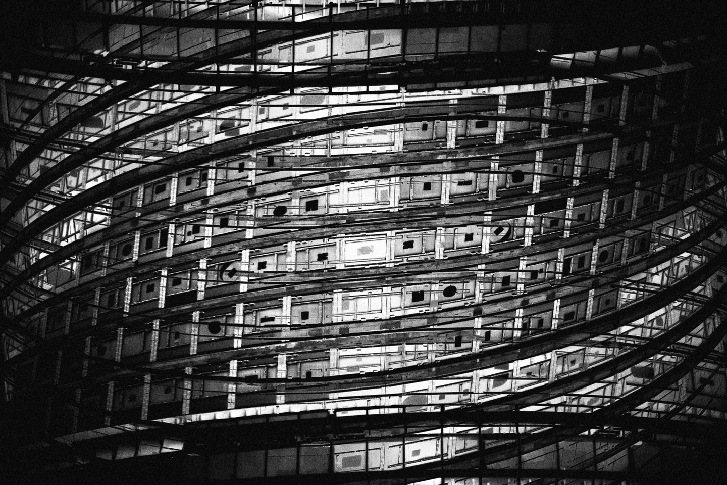 Metropole © Lewis Bush
