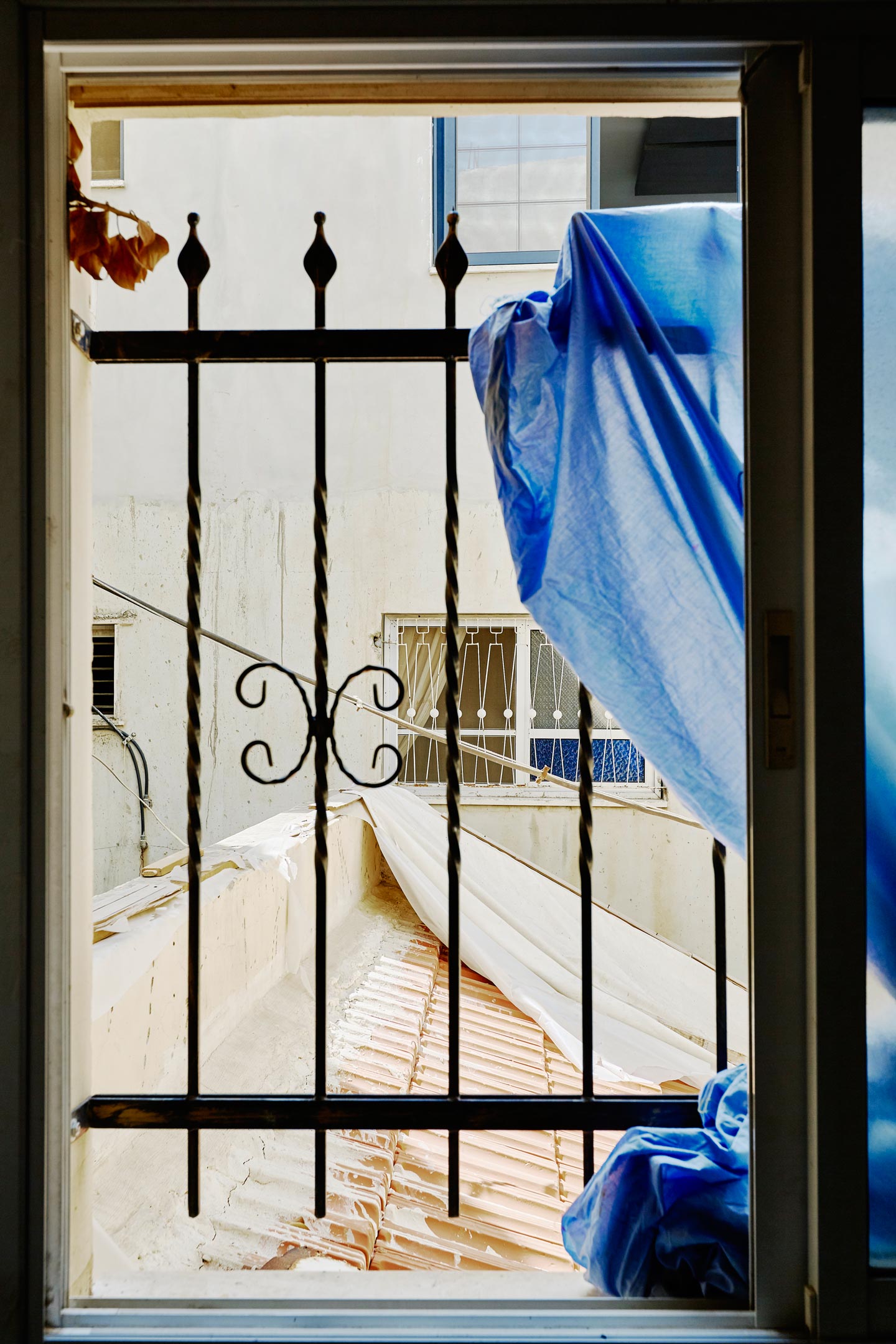 Biography / Threshold © Giovanni Ambrosio