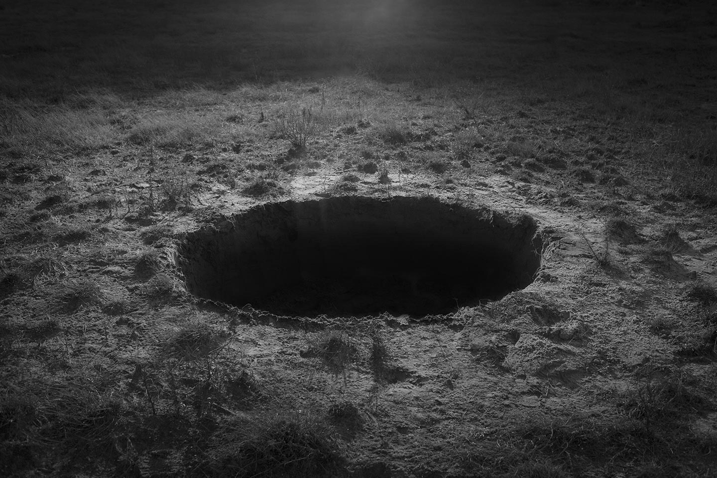 Сделай 1 снимок. Hole. Дыра-in. Яма для фотошопа.